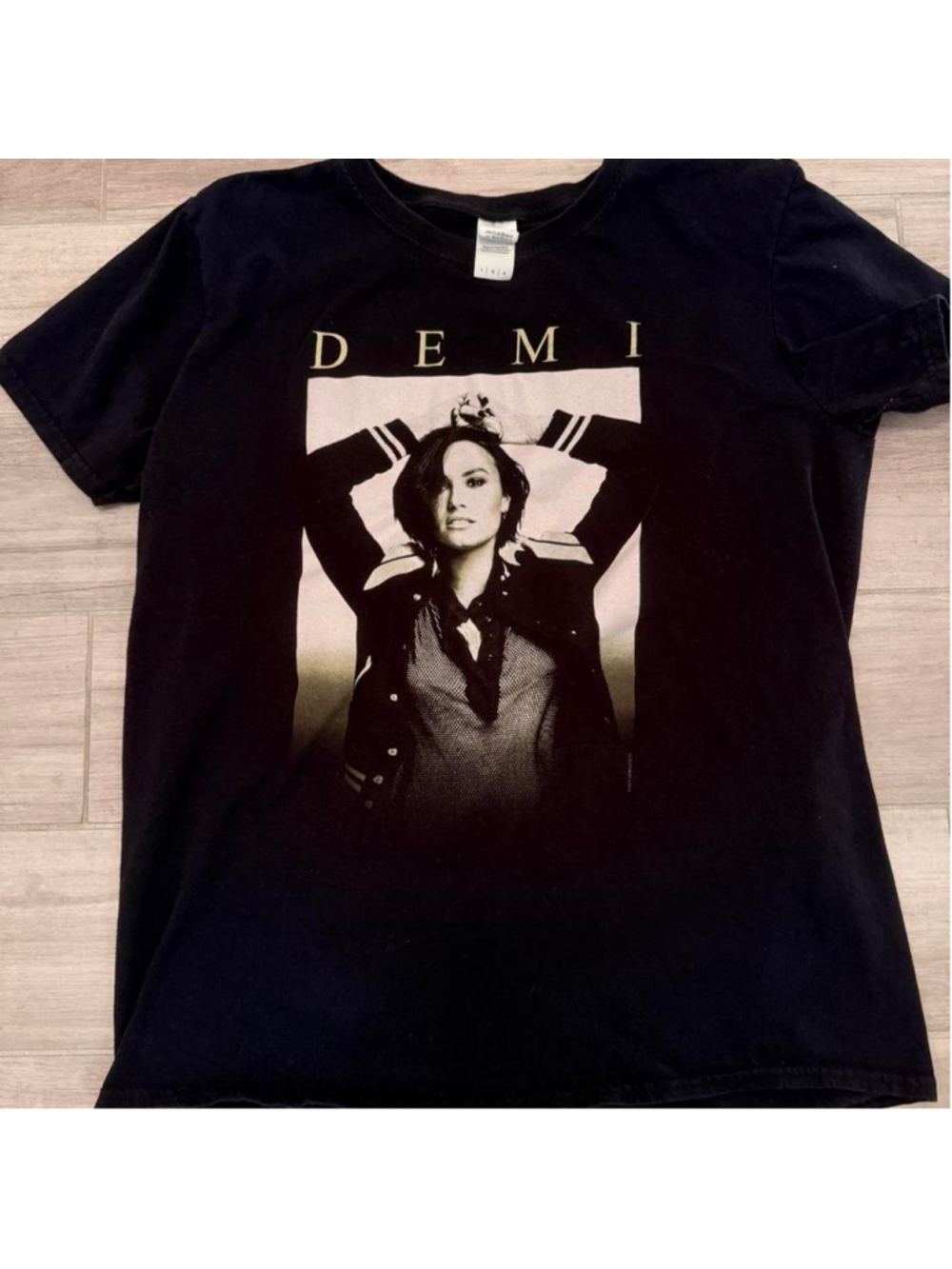 Demi Lovato black tour t-shirt #demilovato #concerttee #music#2016